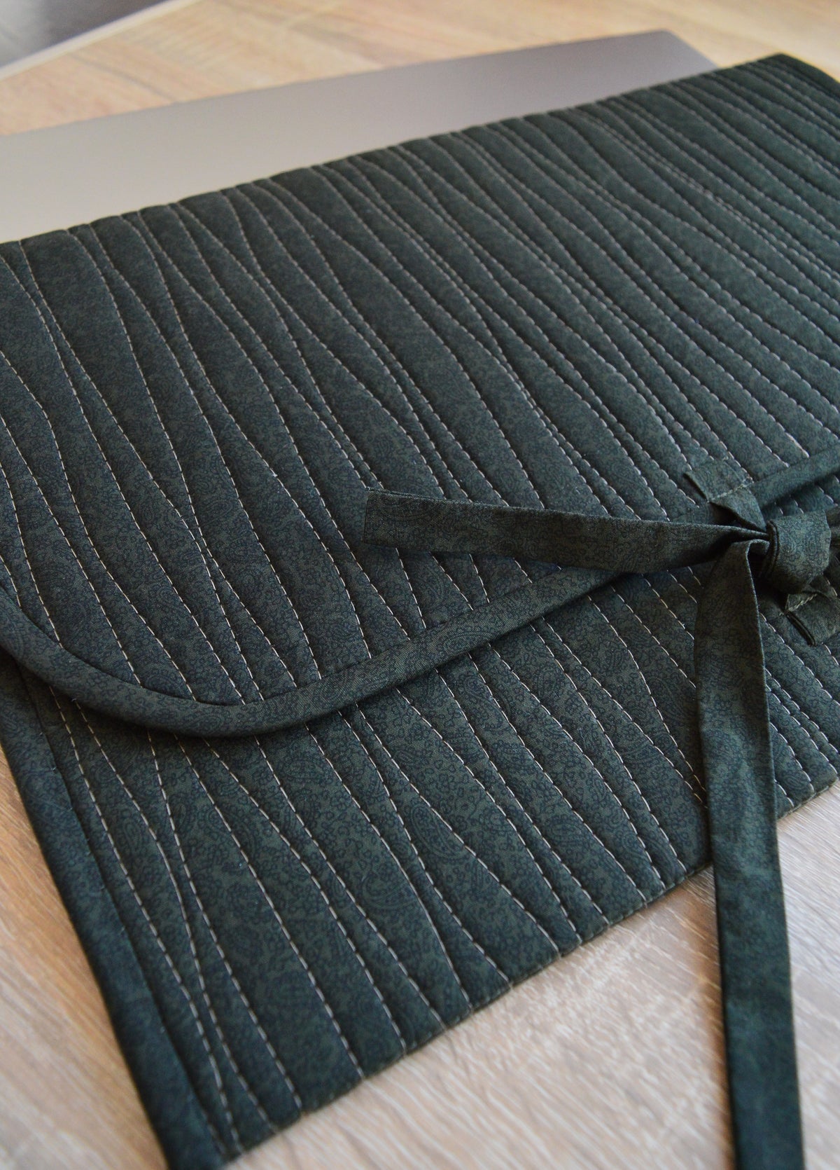 Minimalist Quilted Laptop Sleeve 13 14 inch | Dark Green Khaki Case